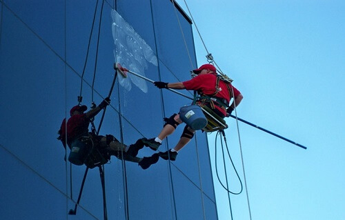 VỆ SINH KÍNH MẶT NGOÀI